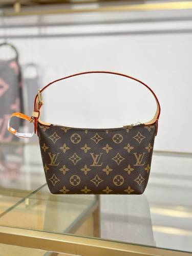 Louis Vuitton Pochette Hills bag