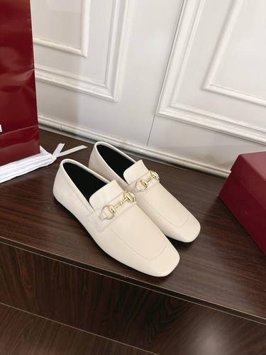 Gucci flat white leather