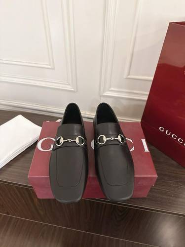 Gucci flat black leather