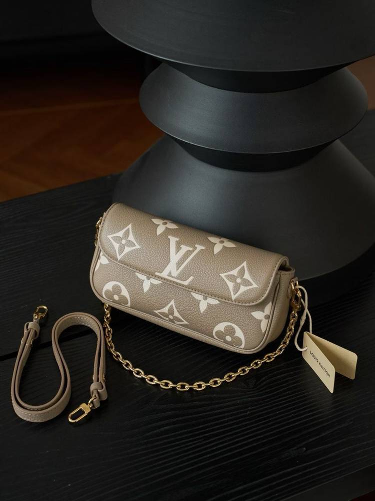 Louis Vuitton Wallet on Chain Ivy