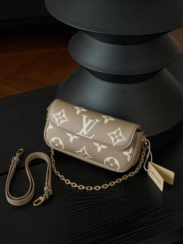 Louis Vuitton Wallet on Chain Ivy
