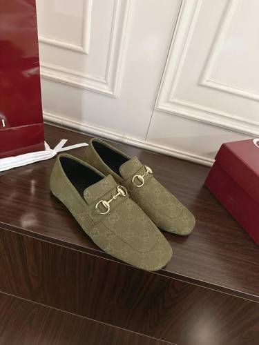 Gucci flat green
