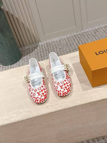 LV Flat Red × White