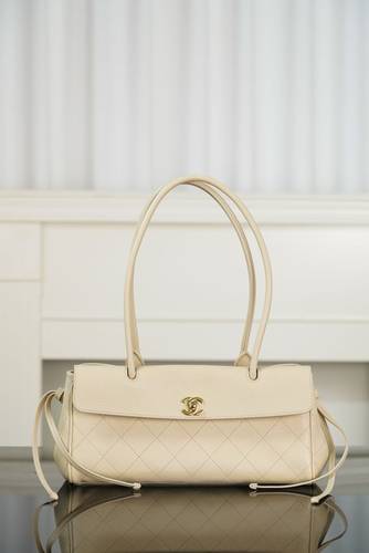 Chanel SMALL SHOPPING BAG