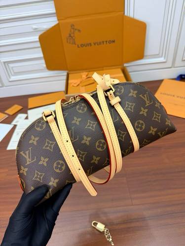 Louis Vuitton Squire East West
