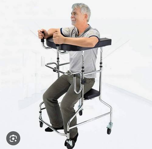 مشاية رباعية مع ساند ذراع HM Walker KY971