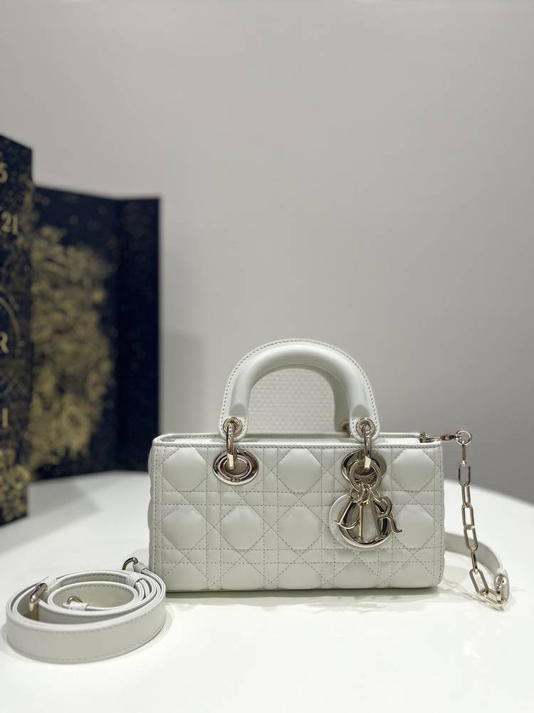 Dior de Joie size 22cm