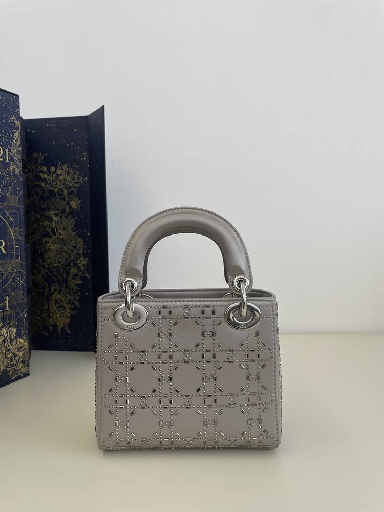 ليدي ديور ميني مقاس 17cm