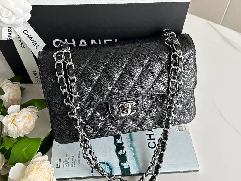 شانيل كلاسك فلاب مقاس 23cm