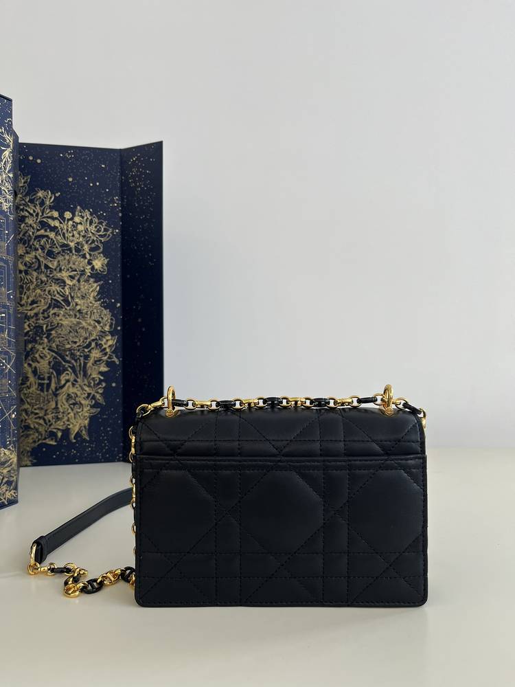Dior Miss Caro size 19cm