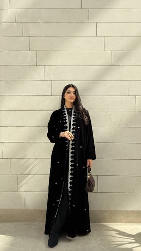 عباية نبيلة 