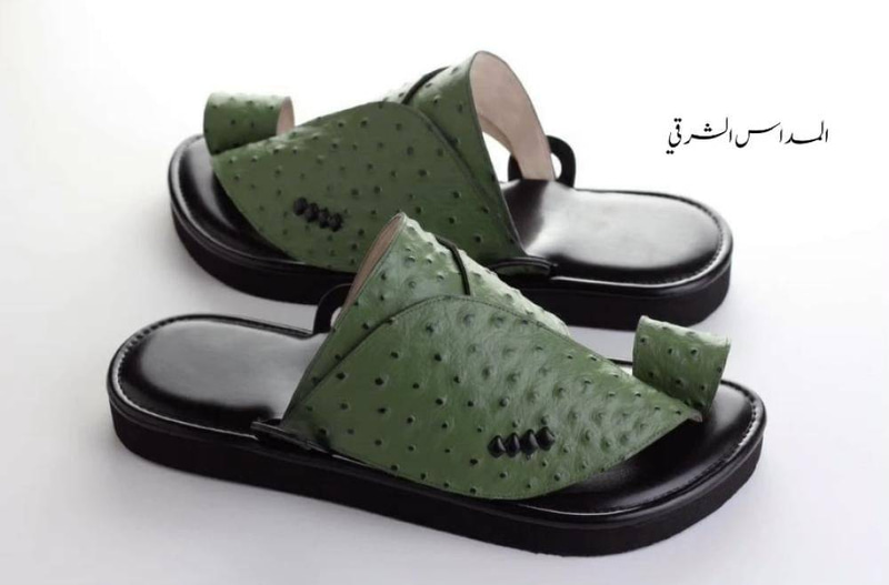 حذاء نعام زيتي