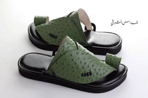 حذاء نعام زيتي