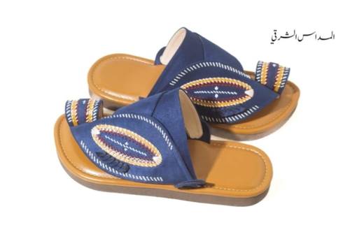 حذاء كحلي تطريز
