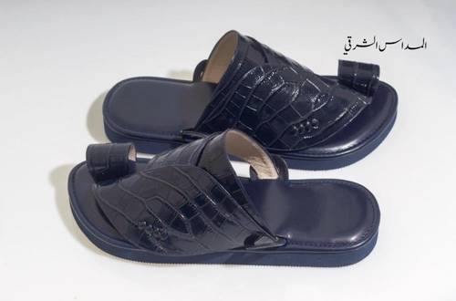 حذاء جلد لون كحلي