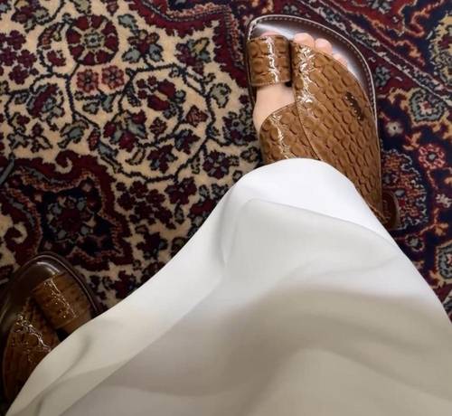 حذاء بني
