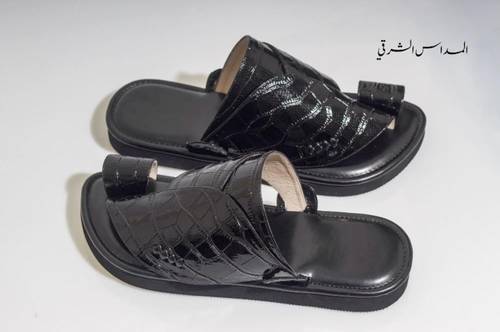 حذاء جلد لون اسود
