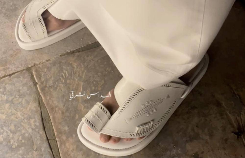 حذاء ابيض تطريز بالزري