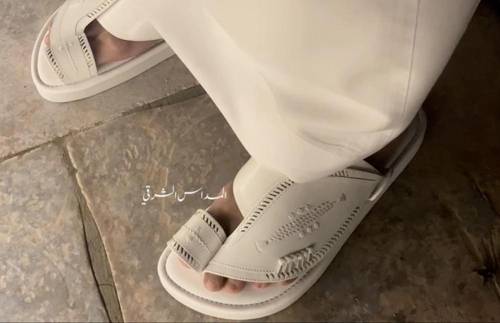 حذاء ابيض تطريز بالزري