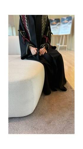 عباية سوداء