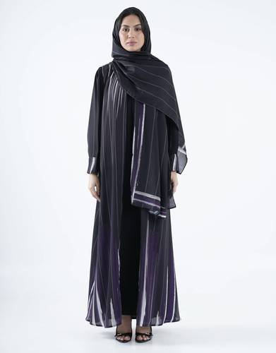 عباية بخطوط طولية وياقة