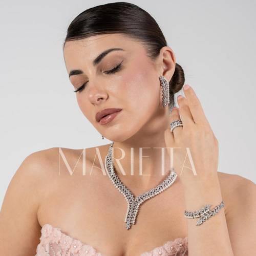طقم اكسسوار مرصع باحجار لامعه و لؤلؤ