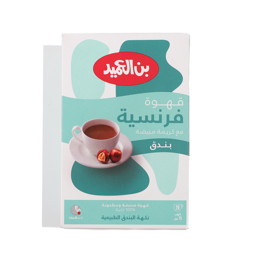 قهوة فرنسية مع كريمة مبيضة (بالبندق)