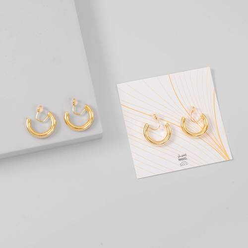 حلق Hoop earrings