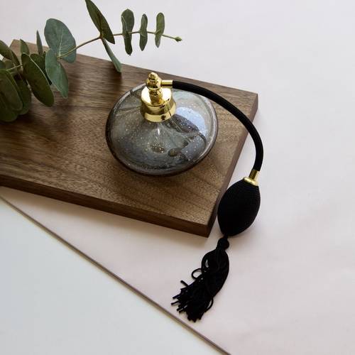 قنينة عطر فاخرة