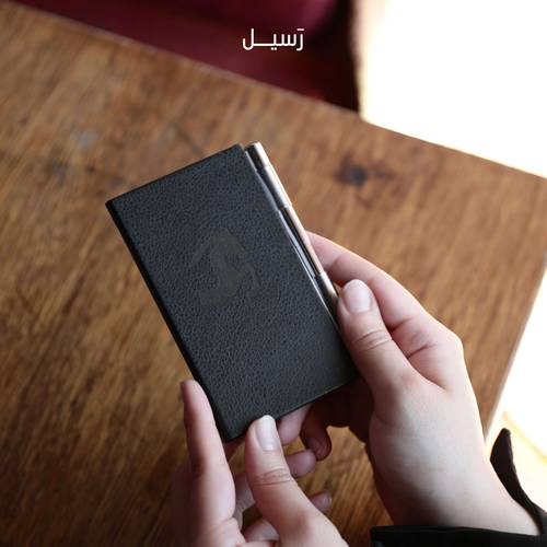 دفتر ملاحظات جلدي بهوية يوم التأسيس مع قلم | أسود