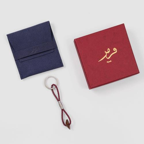 ميدالية مؤنس من قرمز.