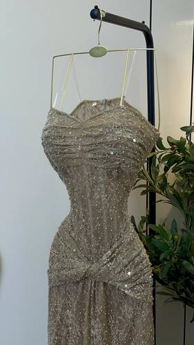 فستان سهرة بكسرات