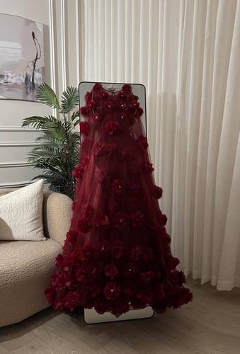 فستان سهره ورود مع وشاح