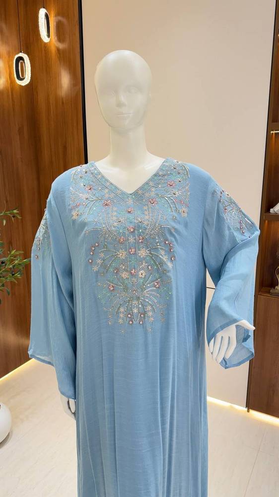 جلابية بتطريز الصدر 