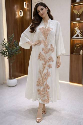 جلابية بتطريز ذهبي