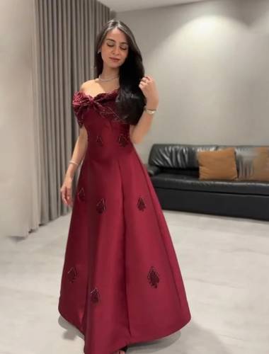 فستان سهره بتطريز الصدر