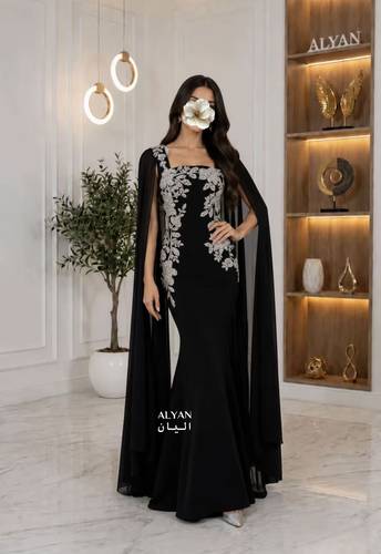 فستان سهرة بتطريز الخصر