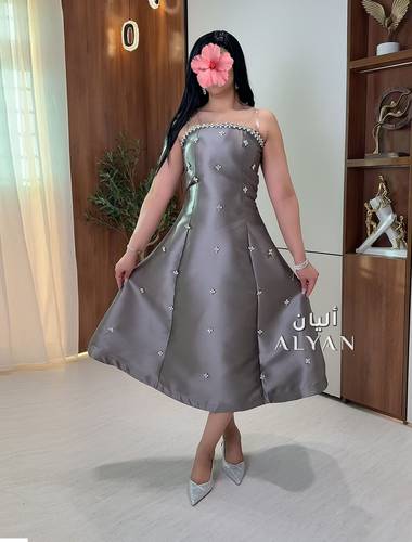 فستان ميدي بتطريز