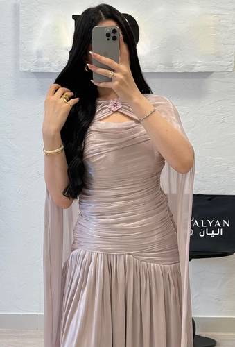 فستان قطعتين بكسرات 