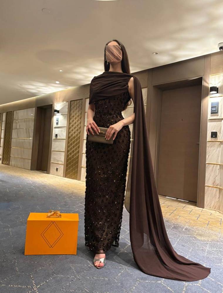 فستان سهرة بتطريز