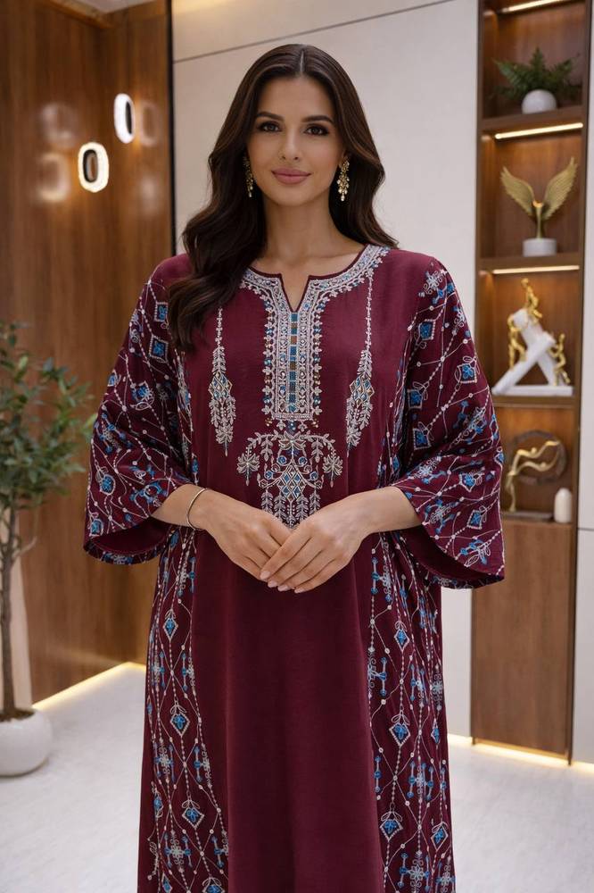 جلابية بتطريز ناعم 