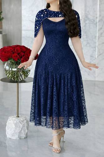 فستان دانتيل بتطريز