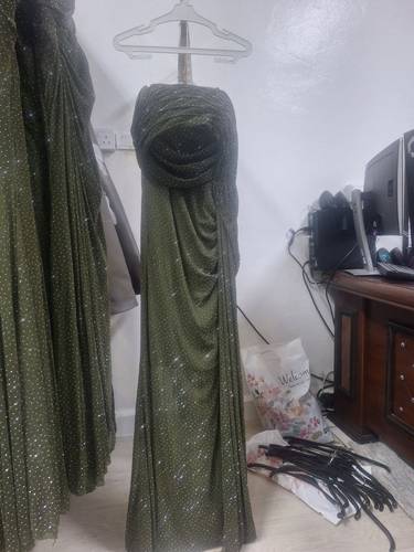 فستان بقصه الصدر