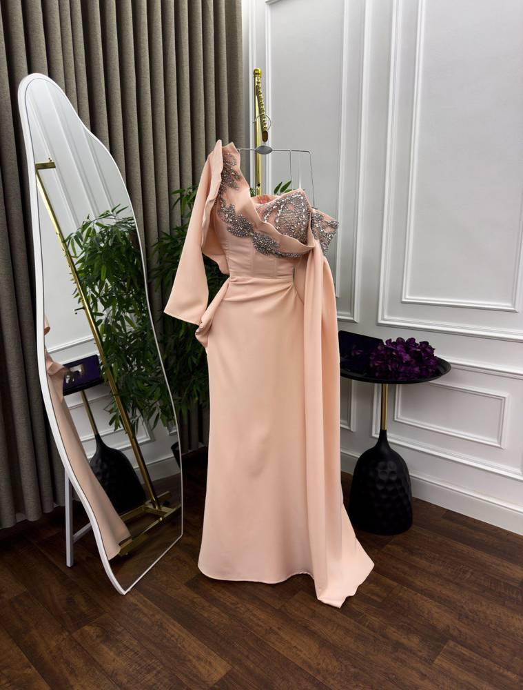 فستان سهره بكسسوار الصدر