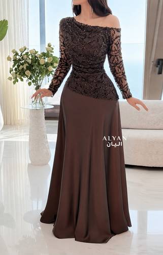 فستان كسرات بتطريز