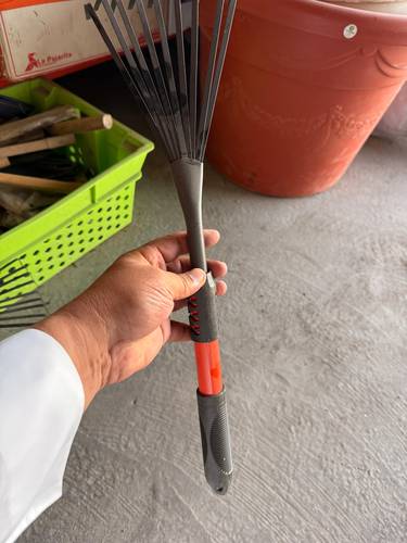 حراشة تنظيف أوراق 