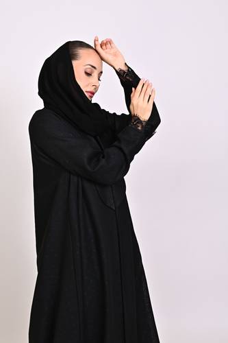 عباية لينن أسود ببطانة منقطة