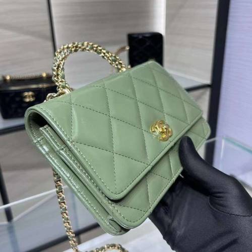 شنطة شانيل اخضر 24B