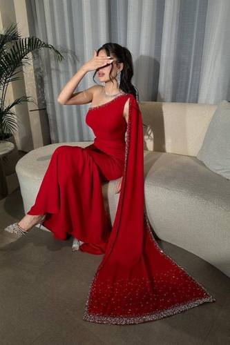 فستان احمر شال تطريز