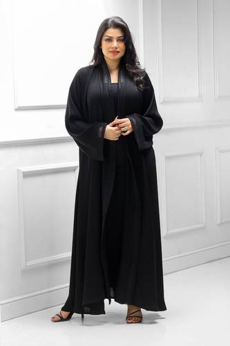 عباية نص كلوش بكلفه وتطريز